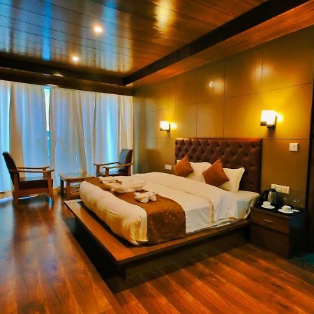 Vista Resort, Manali - ! Near Mall Road !! Hot & Cold Ac Rooms !! Best Selling !! Big Parking !! Luxury Collection !! Open Terrace !! Lift !! Playing Zone !! Property Of The Year ! エクステリア 写真