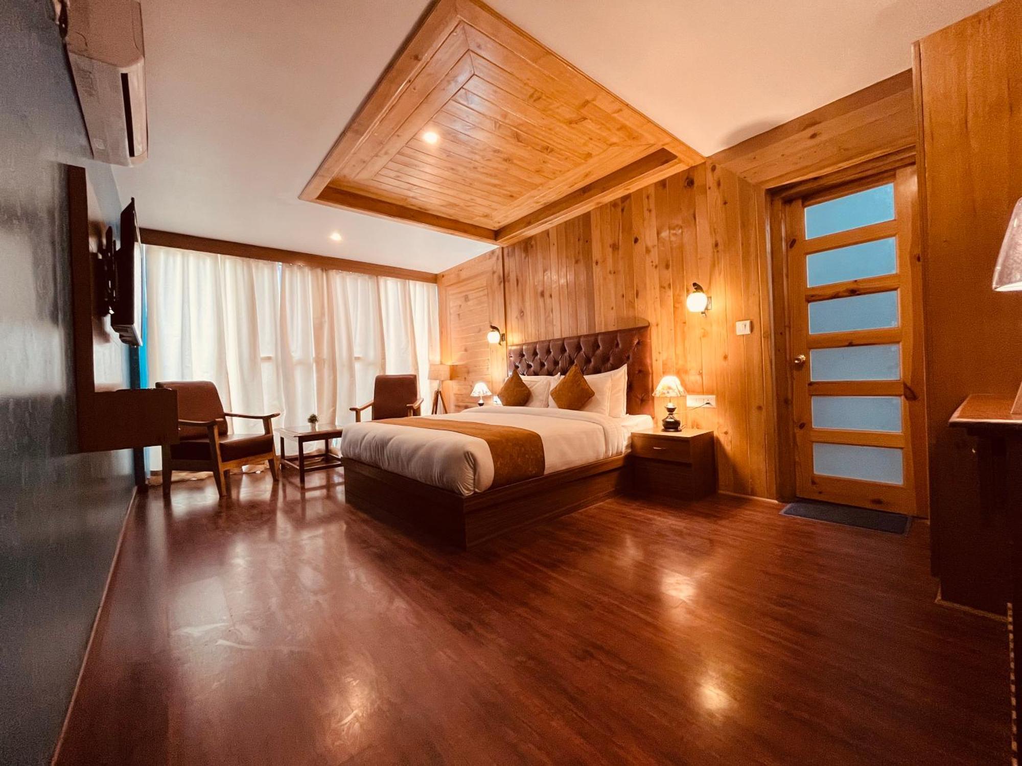 Vista Resort, Manali - ! Near Mall Road !! Hot & Cold Ac Rooms !! Best Selling !! Big Parking !! Luxury Collection !! Open Terrace !! Lift !! Playing Zone !! Property Of The Year ! エクステリア 写真