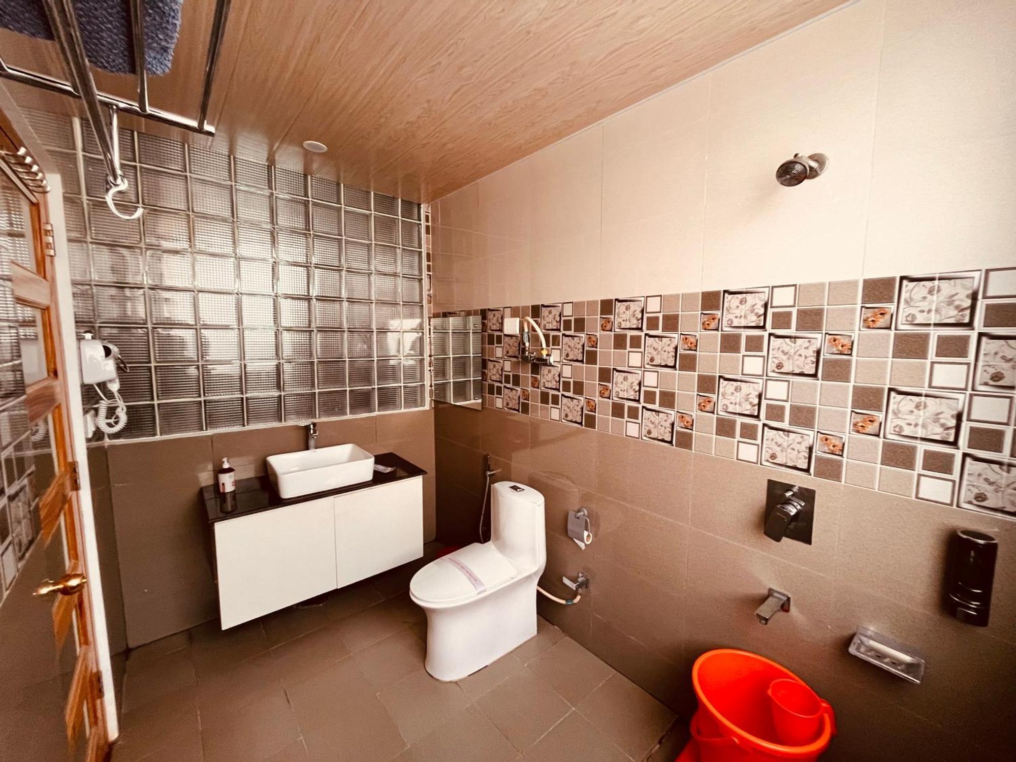Vista Resort, Manali - ! Near Mall Road !! Hot & Cold Ac Rooms !! Best Selling !! Big Parking !! Luxury Collection !! Open Terrace !! Lift !! Playing Zone !! Property Of The Year ! エクステリア 写真
