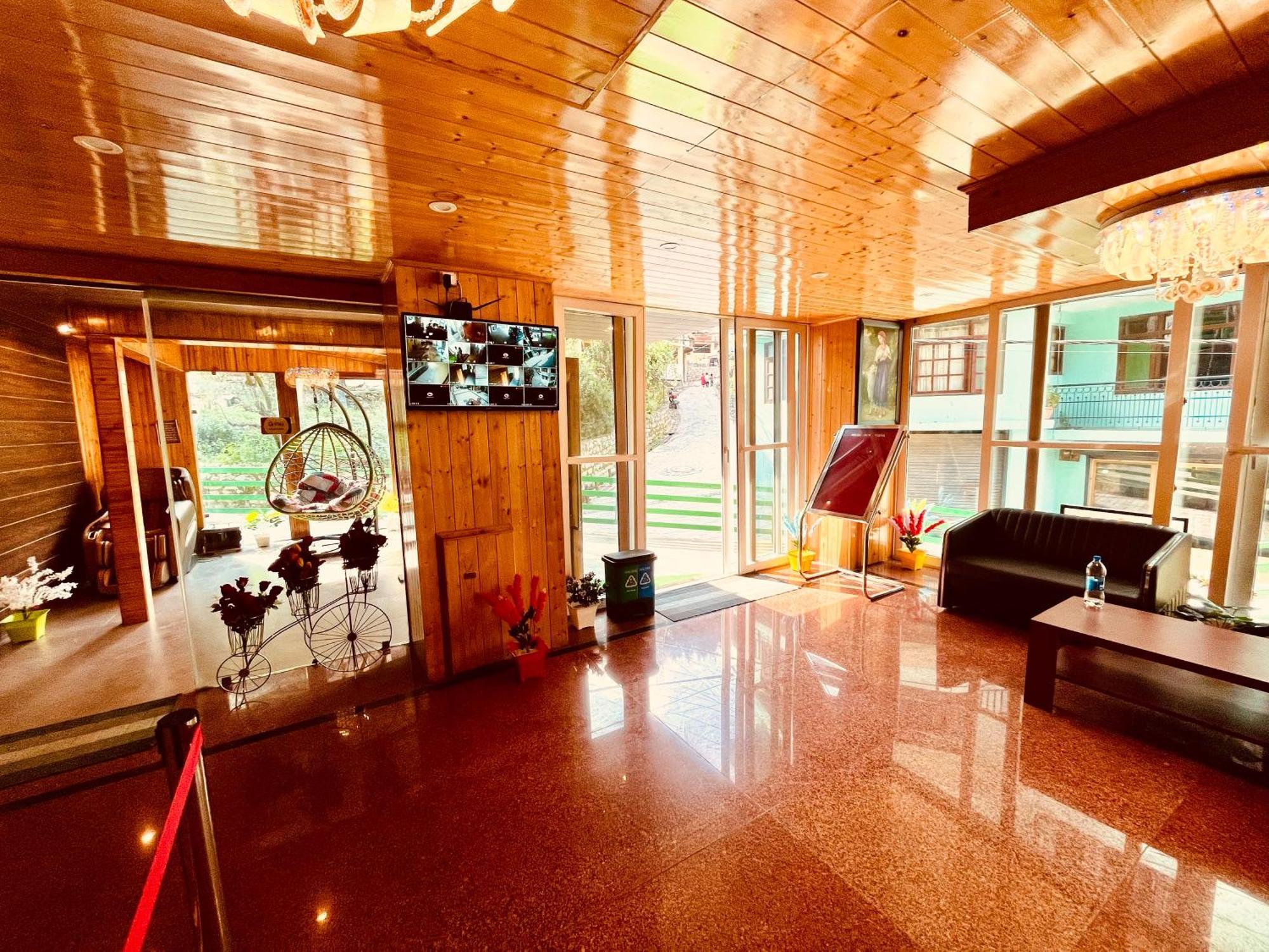 Vista Resort, Manali - ! Near Mall Road !! Hot & Cold Ac Rooms !! Best Selling !! Big Parking !! Luxury Collection !! Open Terrace !! Lift !! Playing Zone !! Property Of The Year ! エクステリア 写真