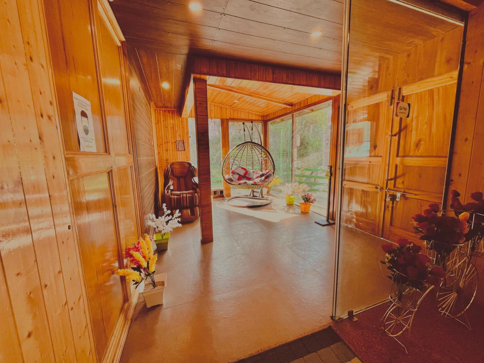 Vista Resort, Manali - ! Near Mall Road !! Hot & Cold Ac Rooms !! Best Selling !! Big Parking !! Luxury Collection !! Open Terrace !! Lift !! Playing Zone !! Property Of The Year ! エクステリア 写真