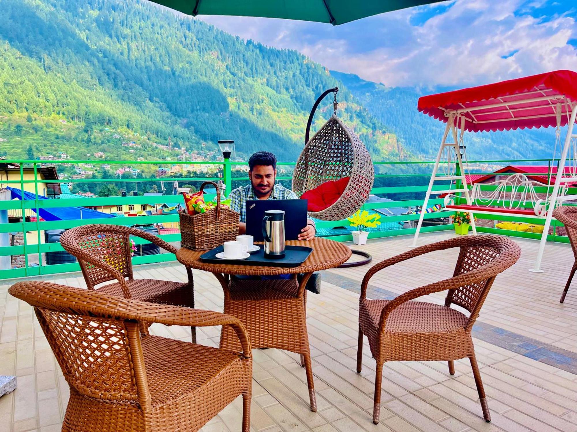 Vista Resort, Manali - ! Near Mall Road !! Hot & Cold Ac Rooms !! Best Selling !! Big Parking !! Luxury Collection !! Open Terrace !! Lift !! Playing Zone !! Property Of The Year ! エクステリア 写真