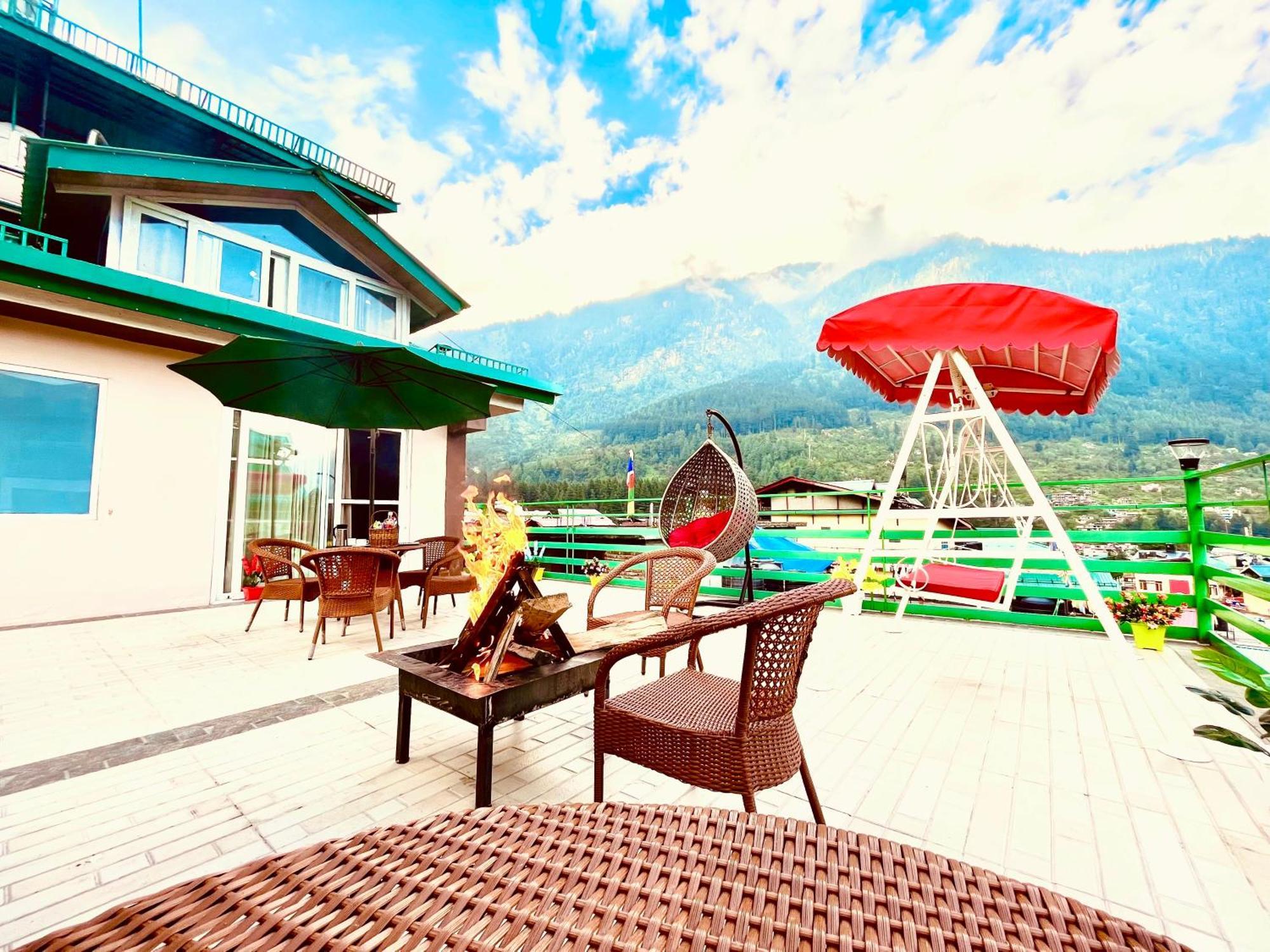 Vista Resort, Manali - ! Near Mall Road !! Hot & Cold Ac Rooms !! Best Selling !! Big Parking !! Luxury Collection !! Open Terrace !! Lift !! Playing Zone !! Property Of The Year ! エクステリア 写真