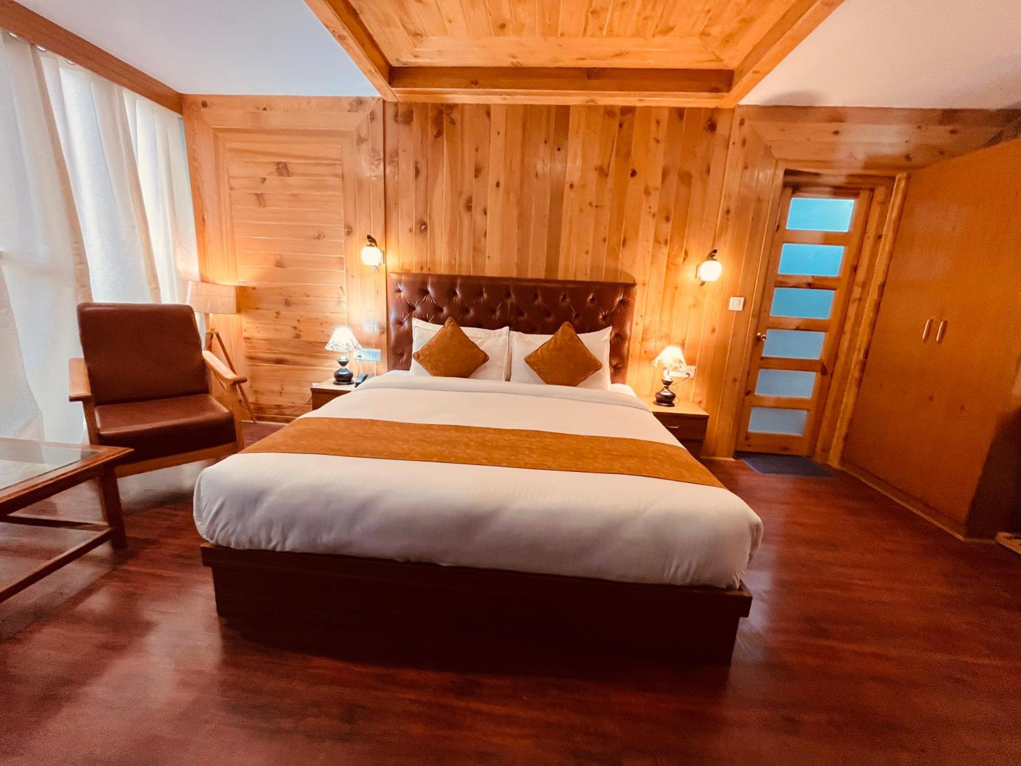 Vista Resort, Manali - ! Near Mall Road !! Hot & Cold Ac Rooms !! Best Selling !! Big Parking !! Luxury Collection !! Open Terrace !! Lift !! Playing Zone !! Property Of The Year ! エクステリア 写真
