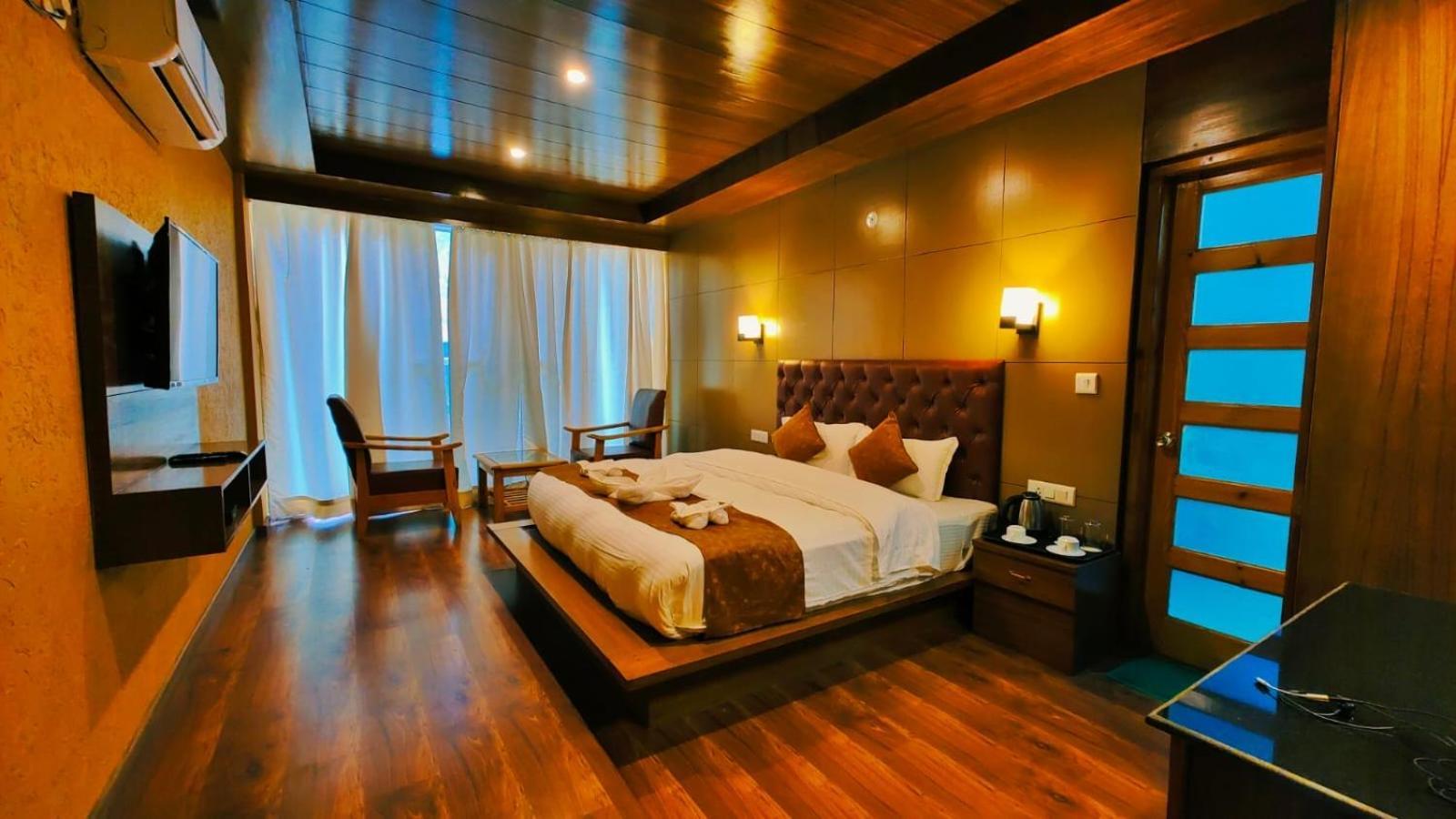 Vista Resort, Manali - ! Near Mall Road !! Hot & Cold Ac Rooms !! Best Selling !! Big Parking !! Luxury Collection !! Open Terrace !! Lift !! Playing Zone !! Property Of The Year ! エクステリア 写真