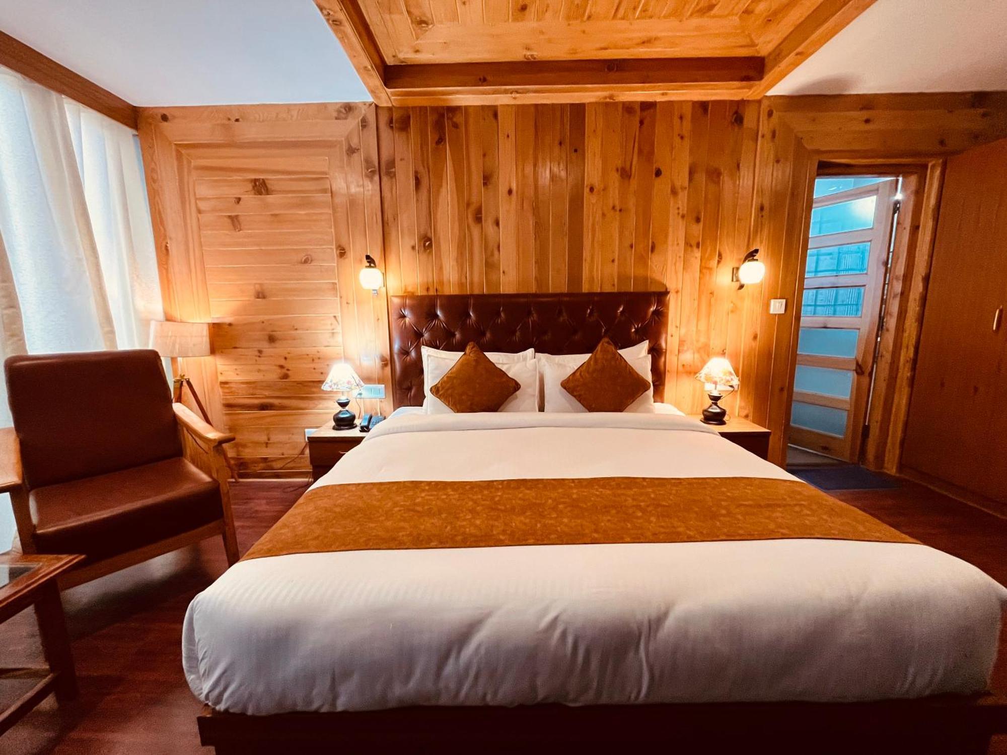 Vista Resort, Manali - ! Near Mall Road !! Hot & Cold Ac Rooms !! Best Selling !! Big Parking !! Luxury Collection !! Open Terrace !! Lift !! Playing Zone !! Property Of The Year ! エクステリア 写真