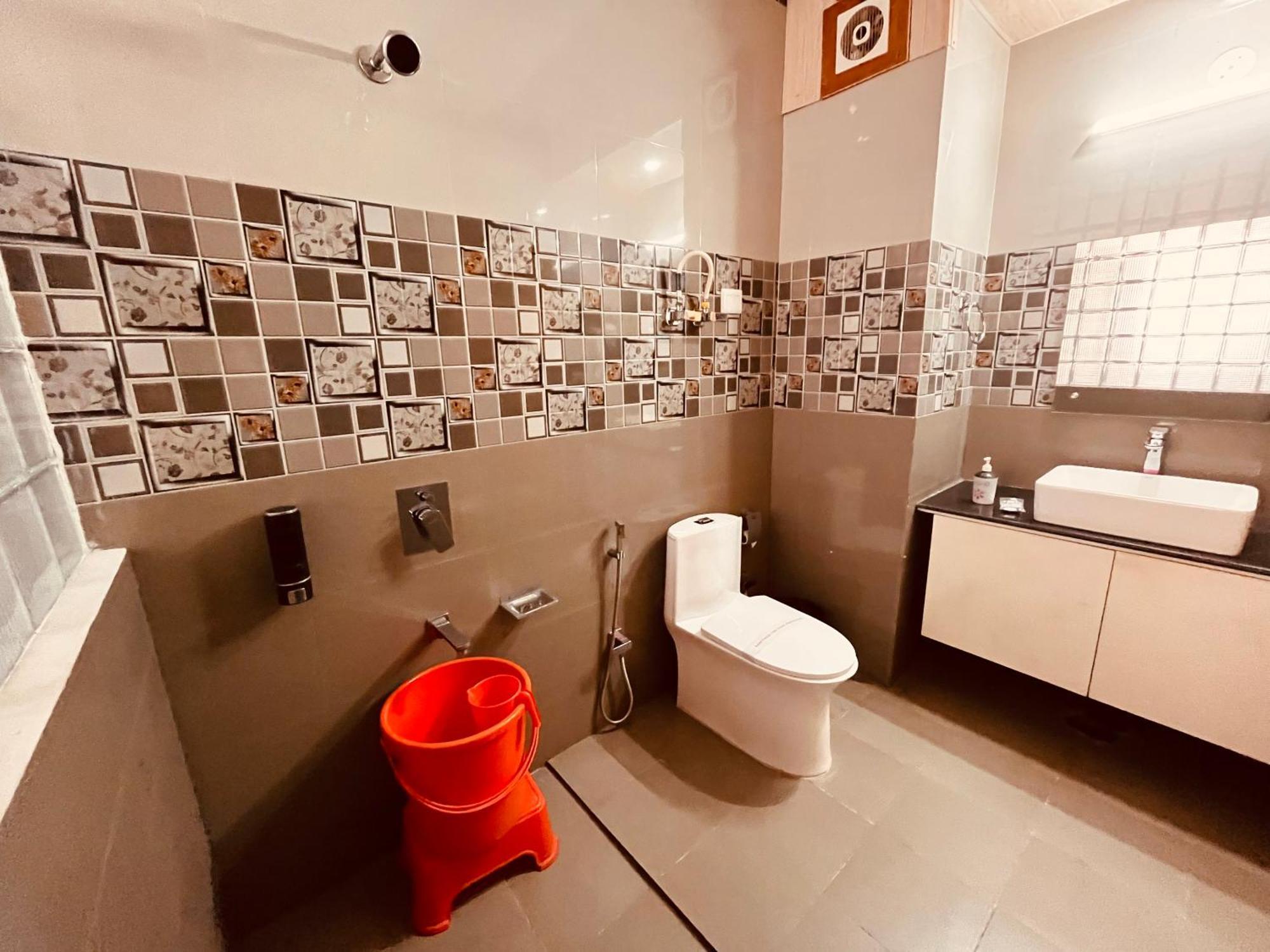 Vista Resort, Manali - ! Near Mall Road !! Hot & Cold Ac Rooms !! Best Selling !! Big Parking !! Luxury Collection !! Open Terrace !! Lift !! Playing Zone !! Property Of The Year ! エクステリア 写真