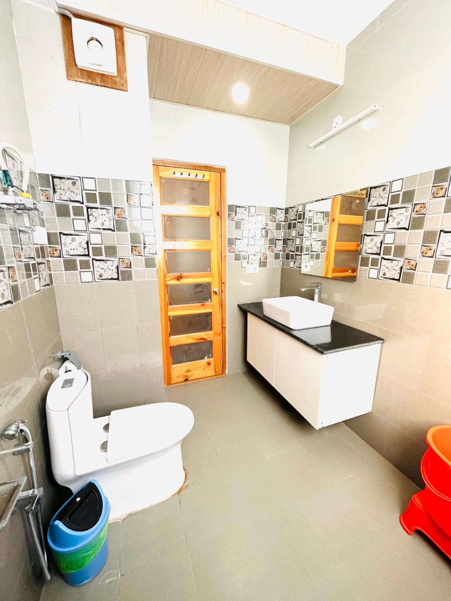 Vista Resort, Manali - ! Near Mall Road !! Hot & Cold Ac Rooms !! Best Selling !! Big Parking !! Luxury Collection !! Open Terrace !! Lift !! Playing Zone !! Property Of The Year ! エクステリア 写真