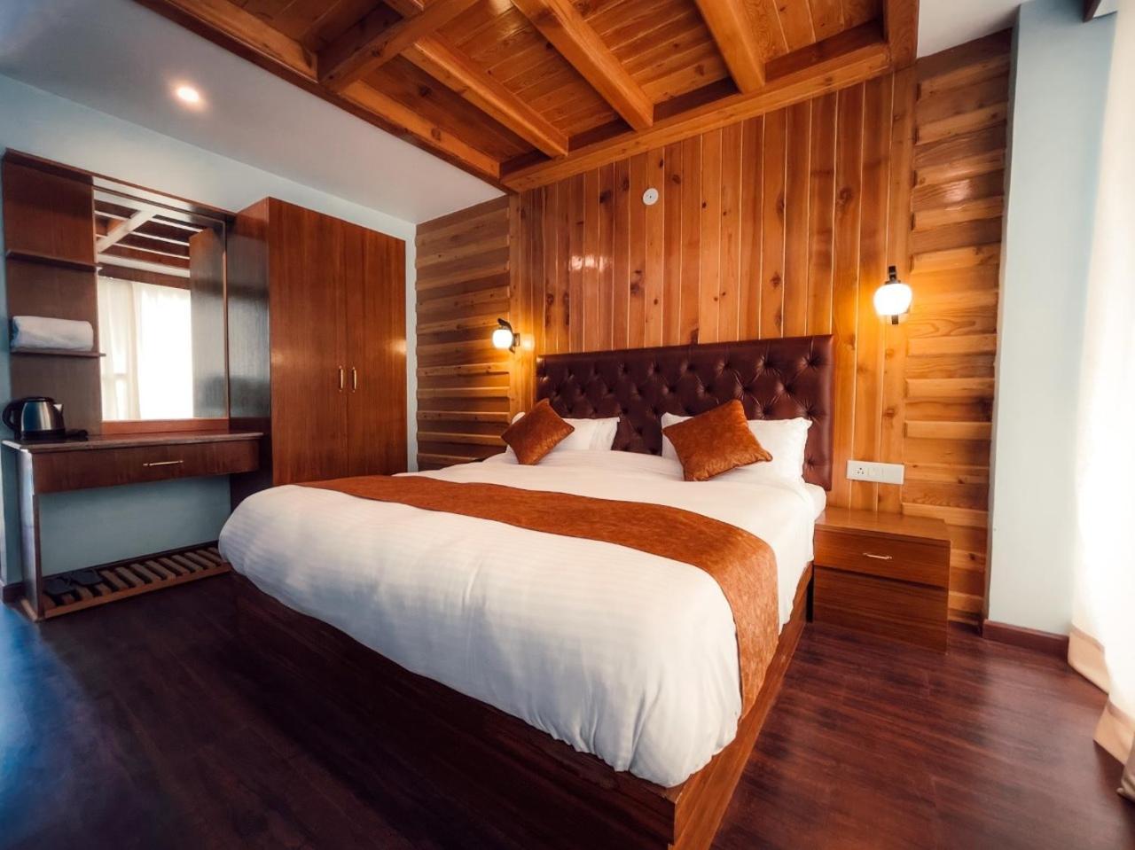 Vista Resort, Manali - ! Near Mall Road !! Hot & Cold Ac Rooms !! Best Selling !! Big Parking !! Luxury Collection !! Open Terrace !! Lift !! Playing Zone !! Property Of The Year ! エクステリア 写真