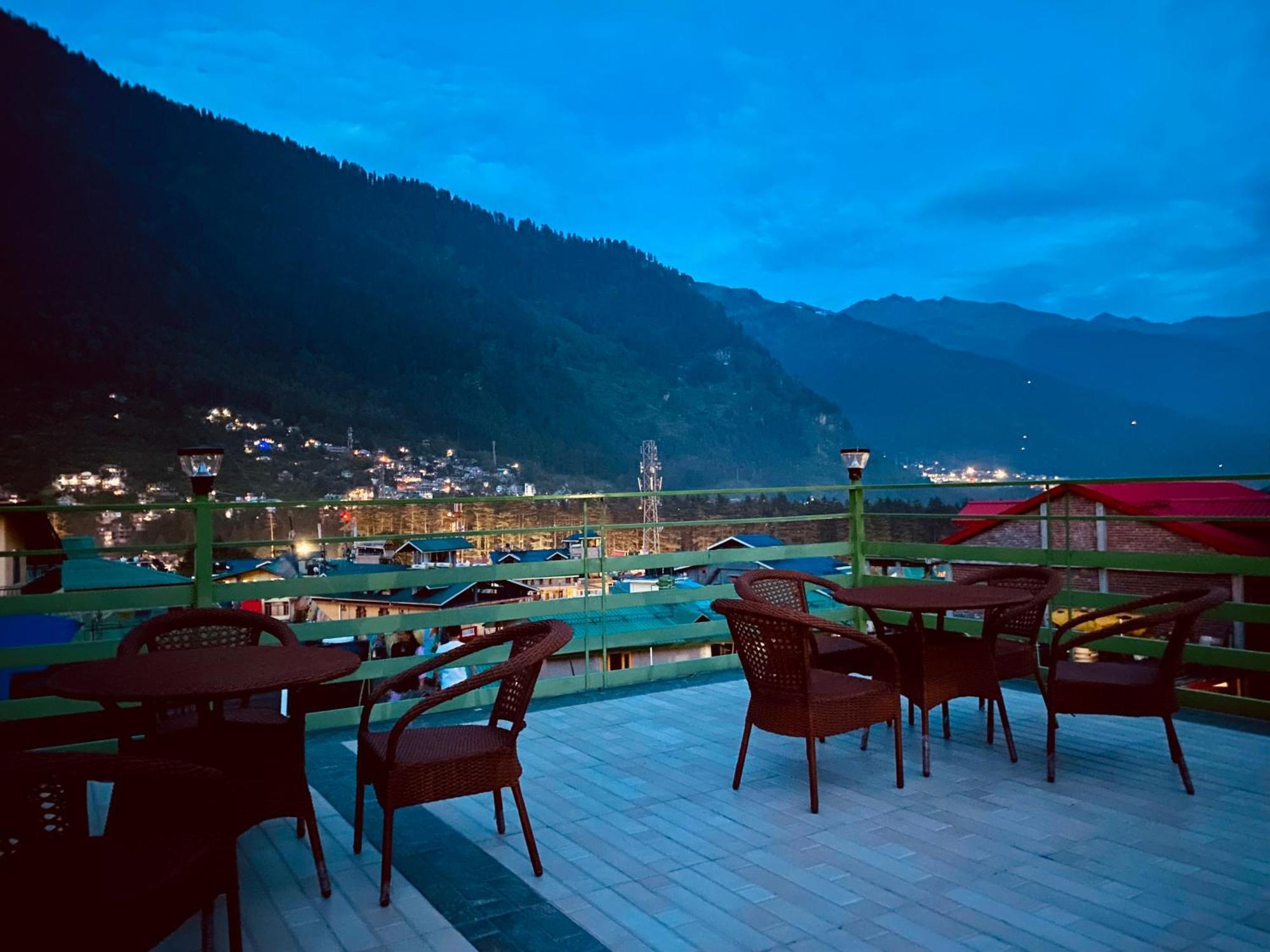 Vista Resort, Manali - ! Near Mall Road !! Hot & Cold Ac Rooms !! Best Selling !! Big Parking !! Luxury Collection !! Open Terrace !! Lift !! Playing Zone !! Property Of The Year ! エクステリア 写真