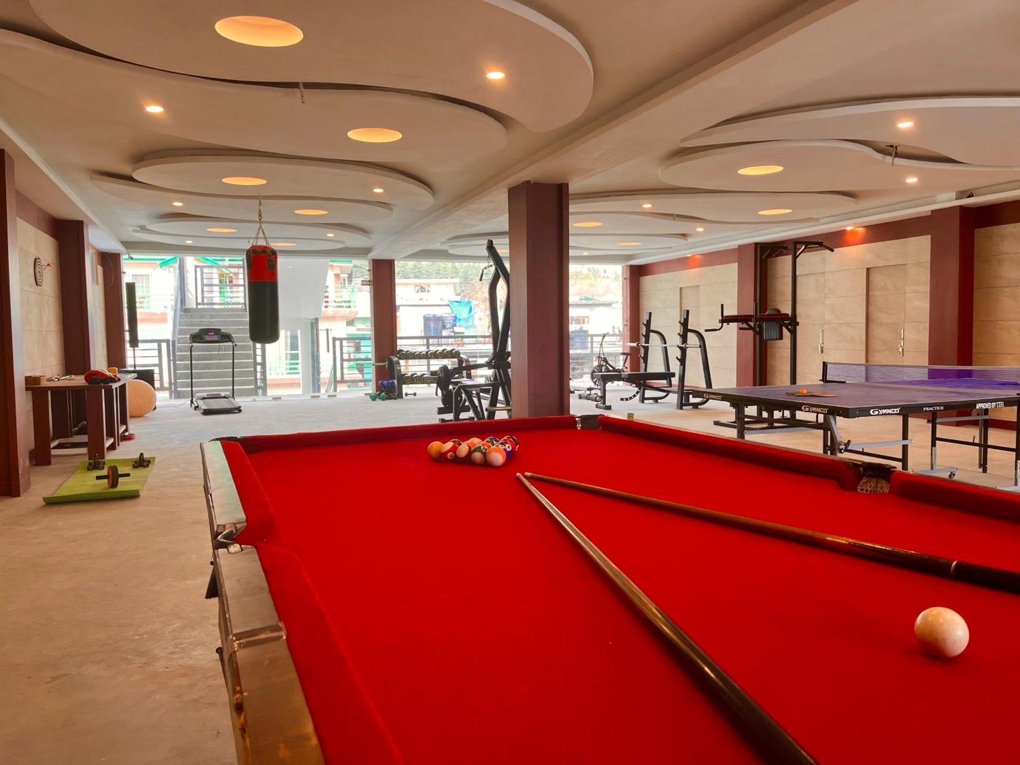 Vista Resort, Manali - ! Near Mall Road !! Hot & Cold Ac Rooms !! Best Selling !! Big Parking !! Luxury Collection !! Open Terrace !! Lift !! Playing Zone !! Property Of The Year ! エクステリア 写真