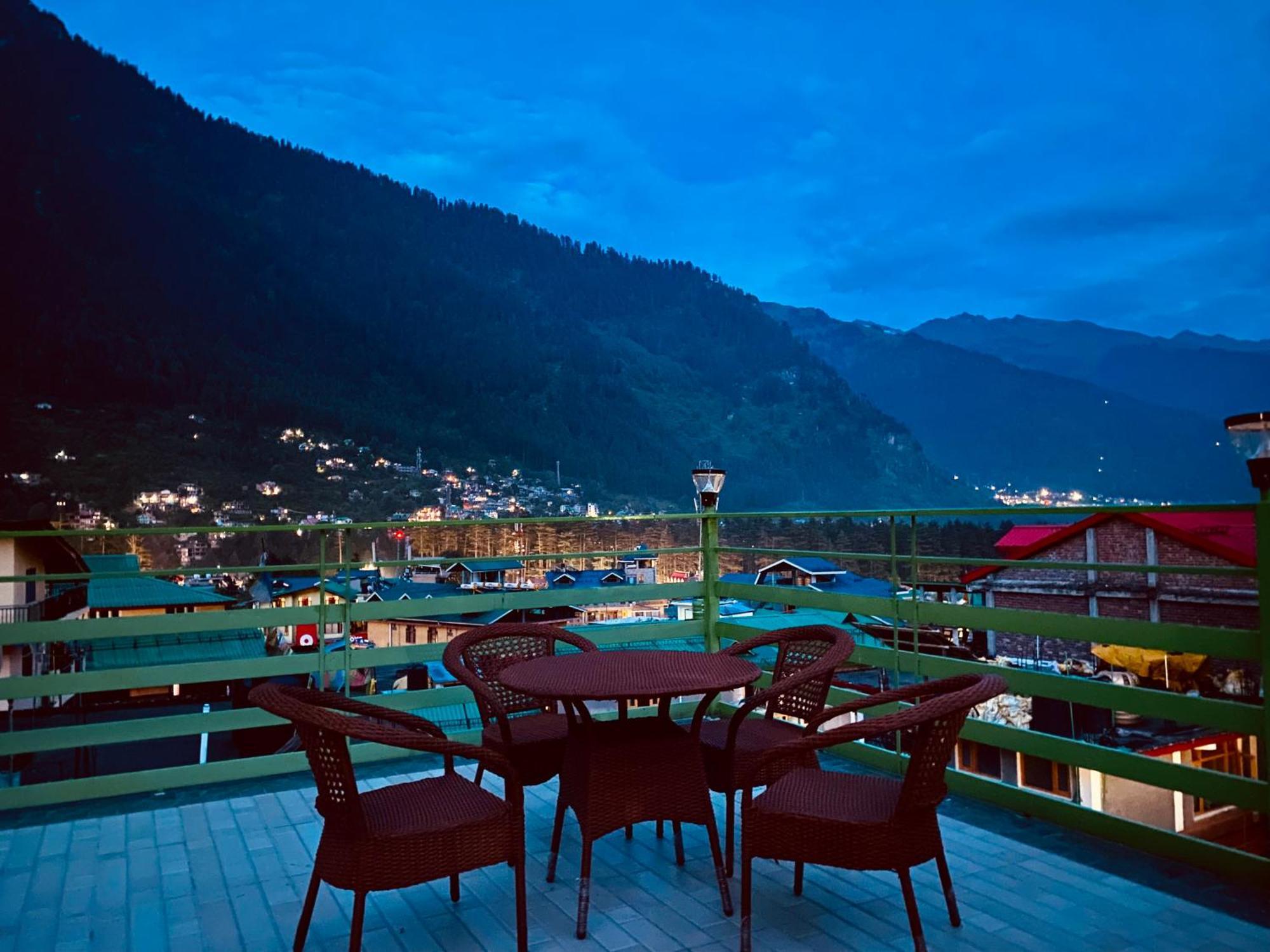 Vista Resort, Manali - ! Near Mall Road !! Hot & Cold Ac Rooms !! Best Selling !! Big Parking !! Luxury Collection !! Open Terrace !! Lift !! Playing Zone !! Property Of The Year ! エクステリア 写真